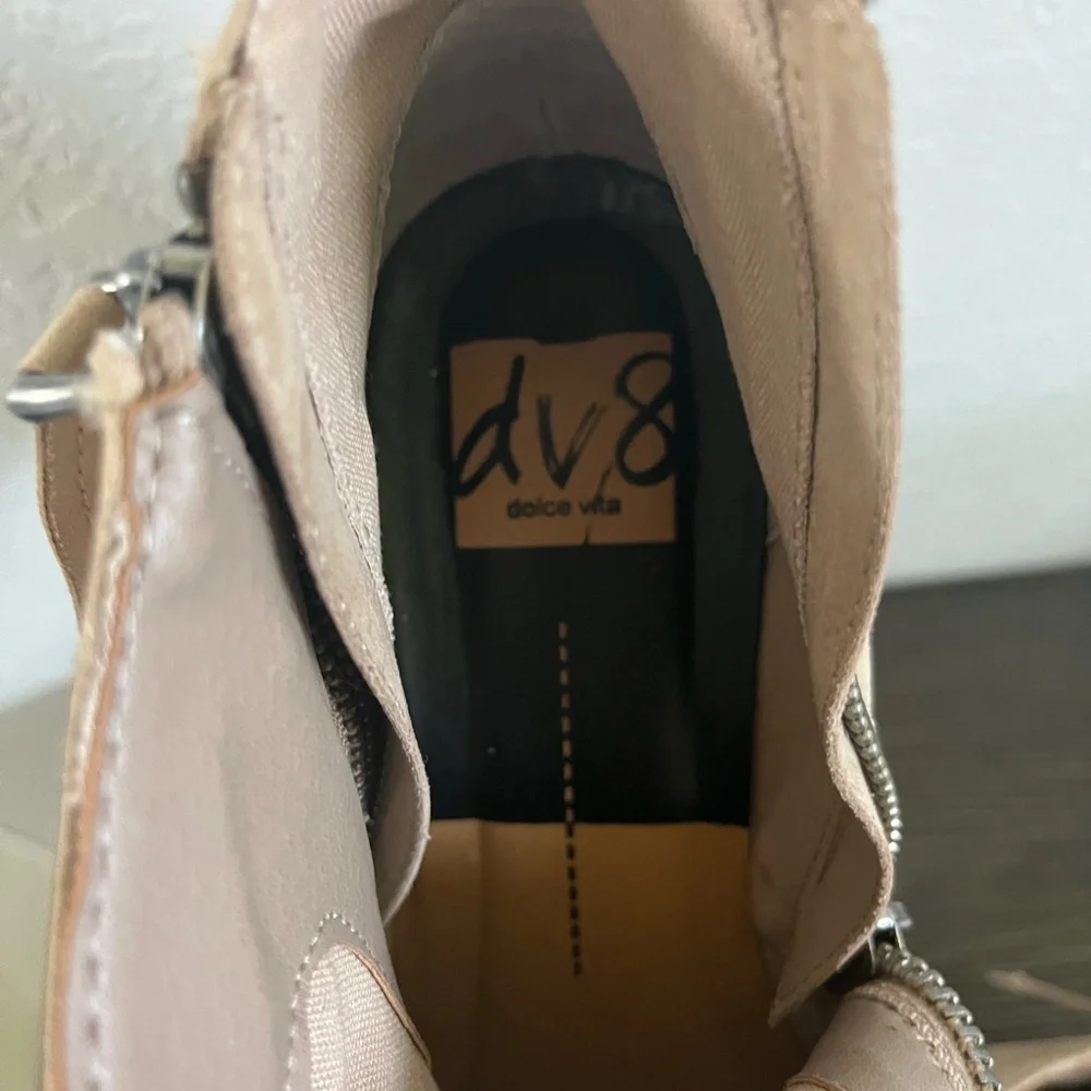 NWOT DV8 Women's Tan Zip Ankle‎ Western Boots, Size 10